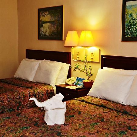 Days Hotel By Wyndham Batangas Esterno foto