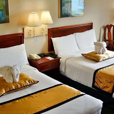Days Hotel By Wyndham Batangas Esterno foto