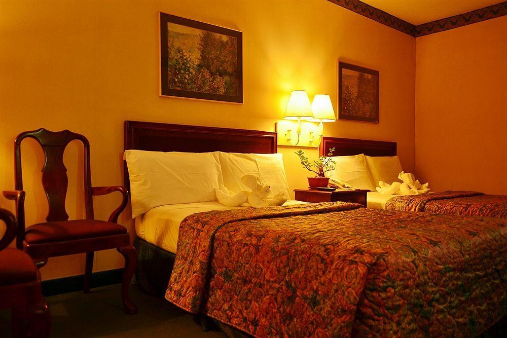 Days Hotel By Wyndham Batangas Esterno foto