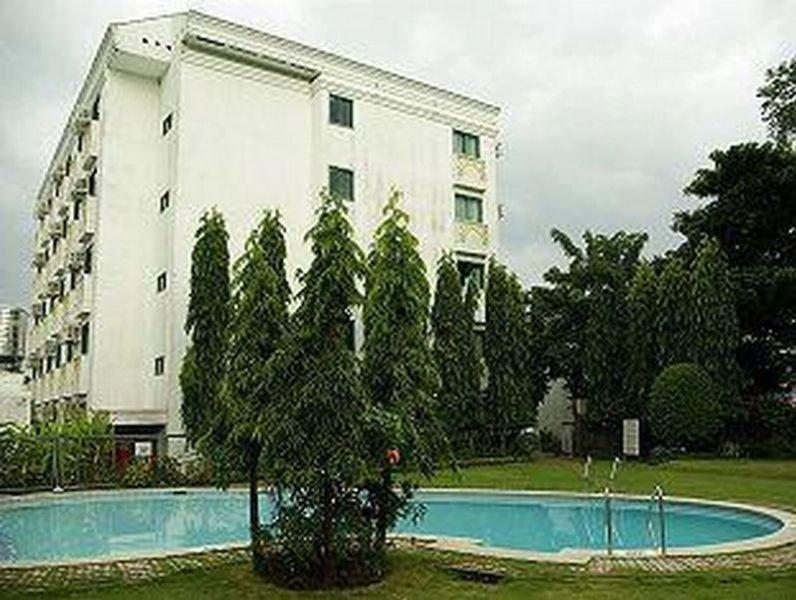 Days Hotel By Wyndham Batangas Esterno foto