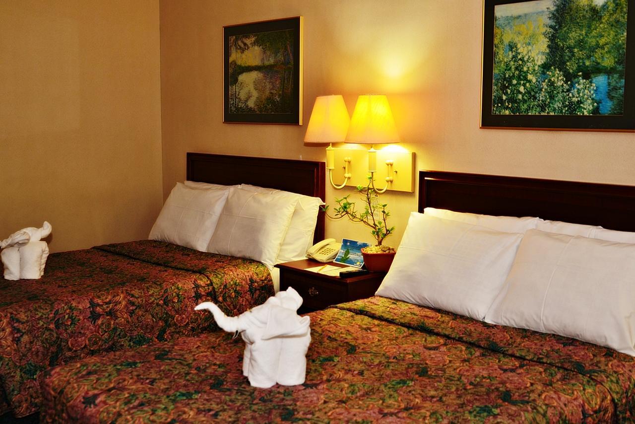 Days Hotel By Wyndham Batangas Esterno foto