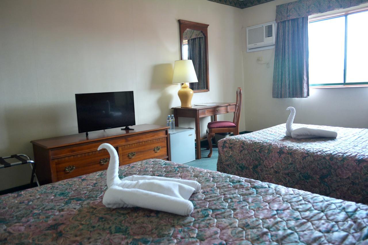 Days Hotel By Wyndham Batangas Esterno foto