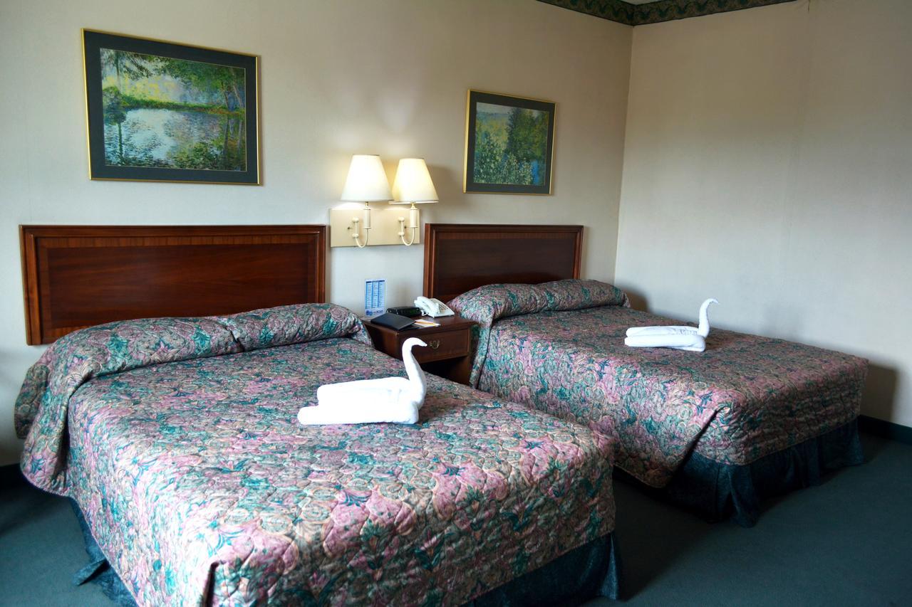 Days Hotel By Wyndham Batangas Esterno foto