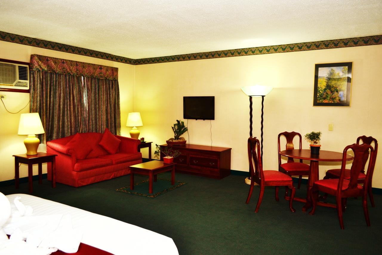 Days Hotel By Wyndham Batangas Esterno foto
