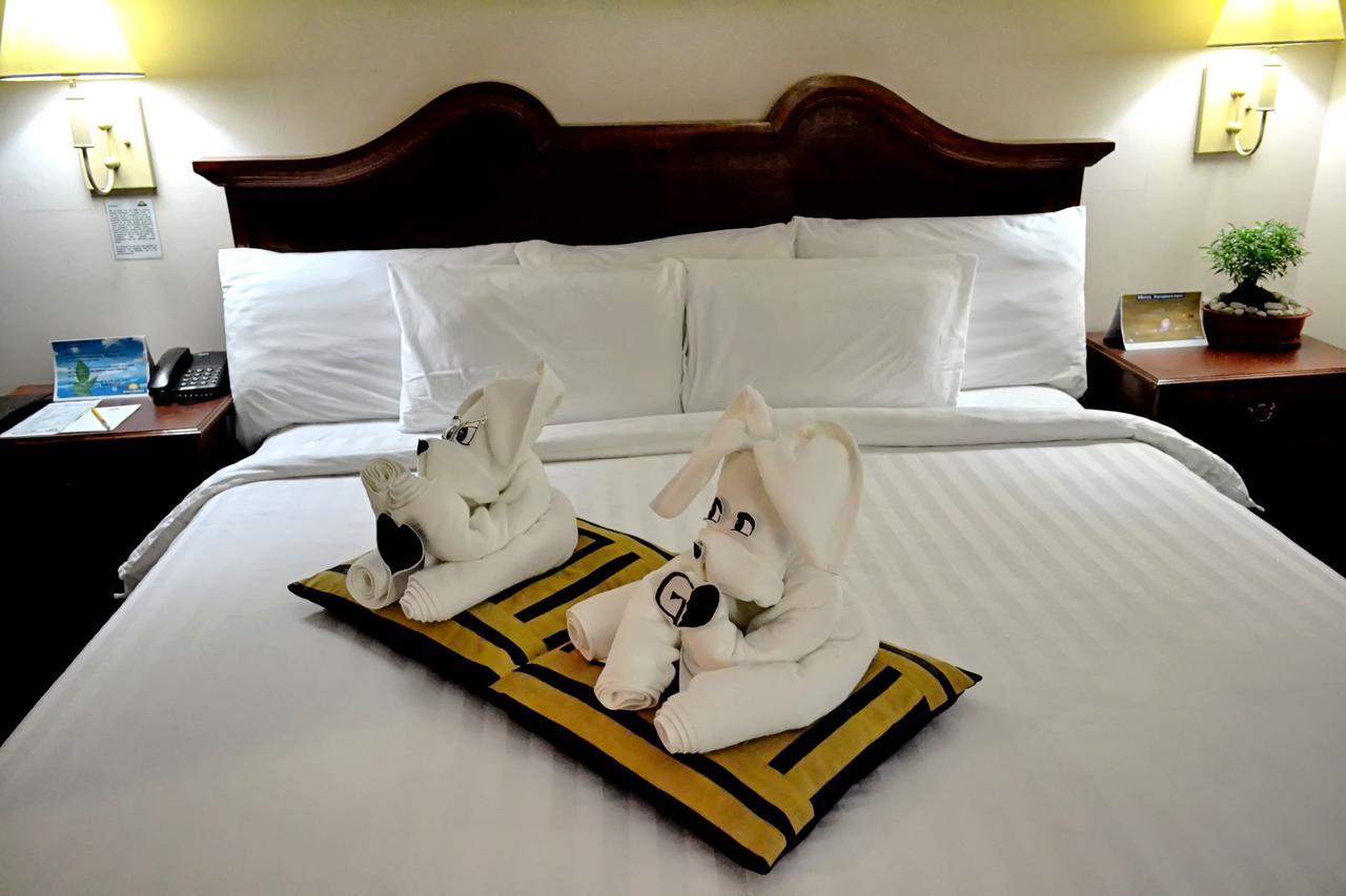 Days Hotel By Wyndham Batangas Esterno foto