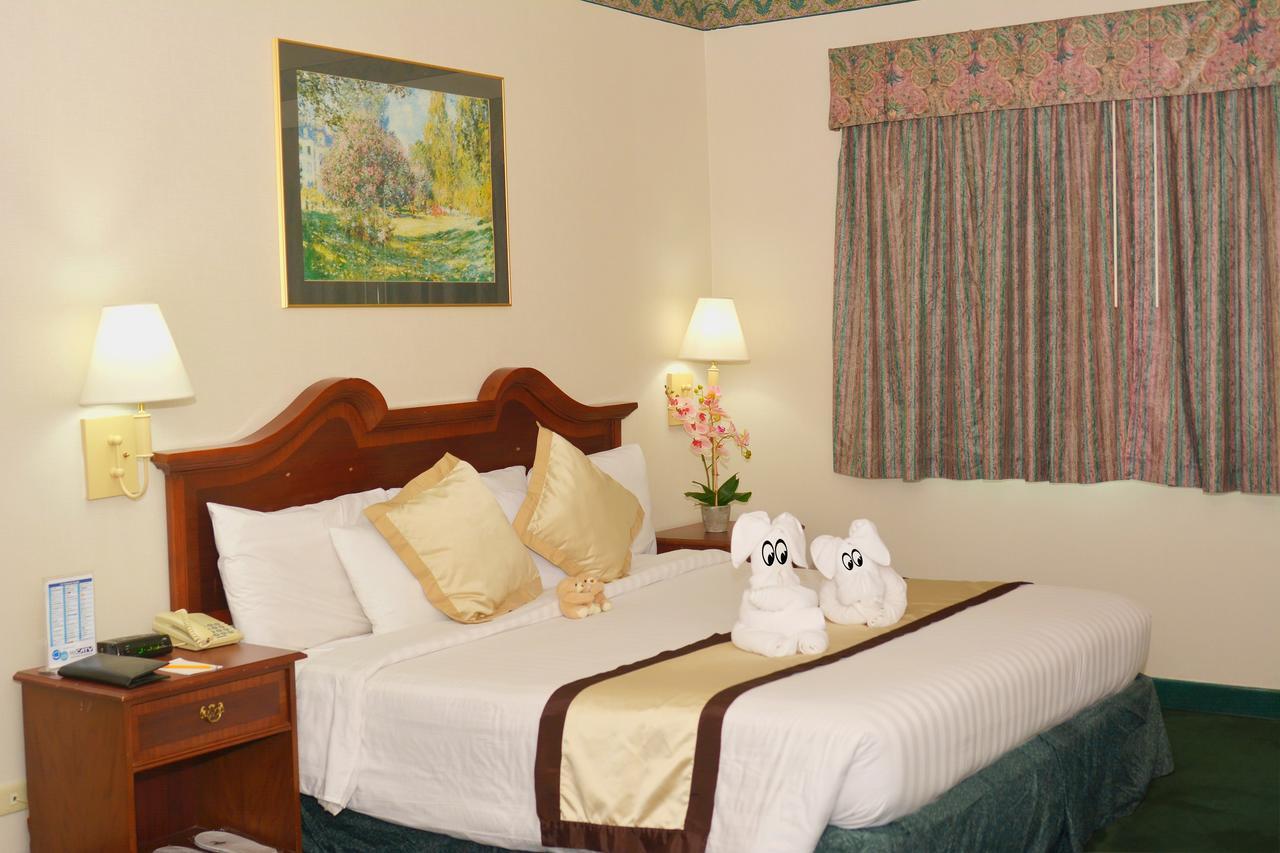 Days Hotel By Wyndham Batangas Esterno foto