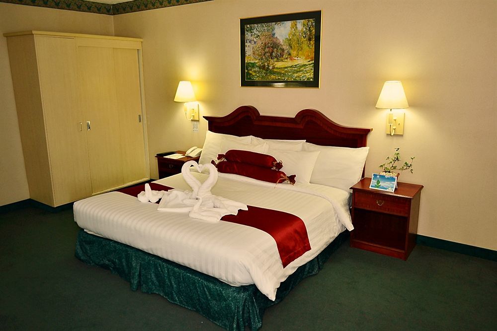 Days Hotel By Wyndham Batangas Esterno foto