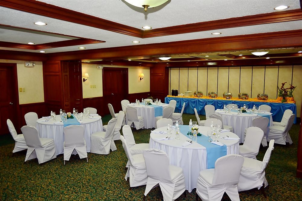 Days Hotel By Wyndham Batangas Esterno foto