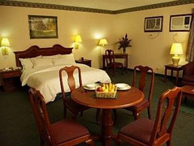 Days Hotel By Wyndham Batangas Esterno foto